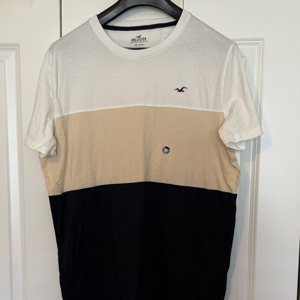 NWT Hollister Men's Tri-Tone Tee - White, Tan, Navy
